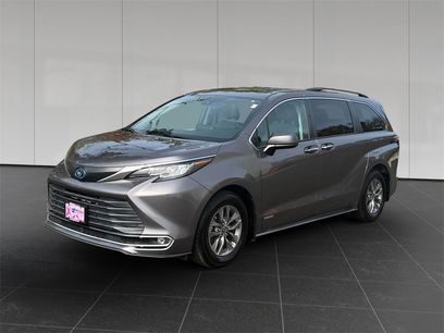 Used 2021 Toyota Sienna XLE