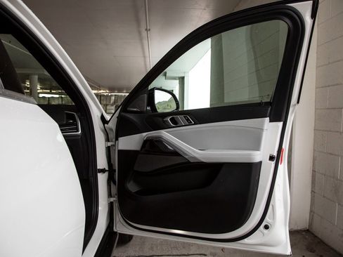 Certified 2023 BMW X6 xDrive40i w/ Premium Package image 26