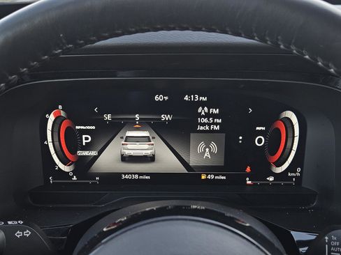 Used 2024 Nissan Pathfinder Platinum image 17