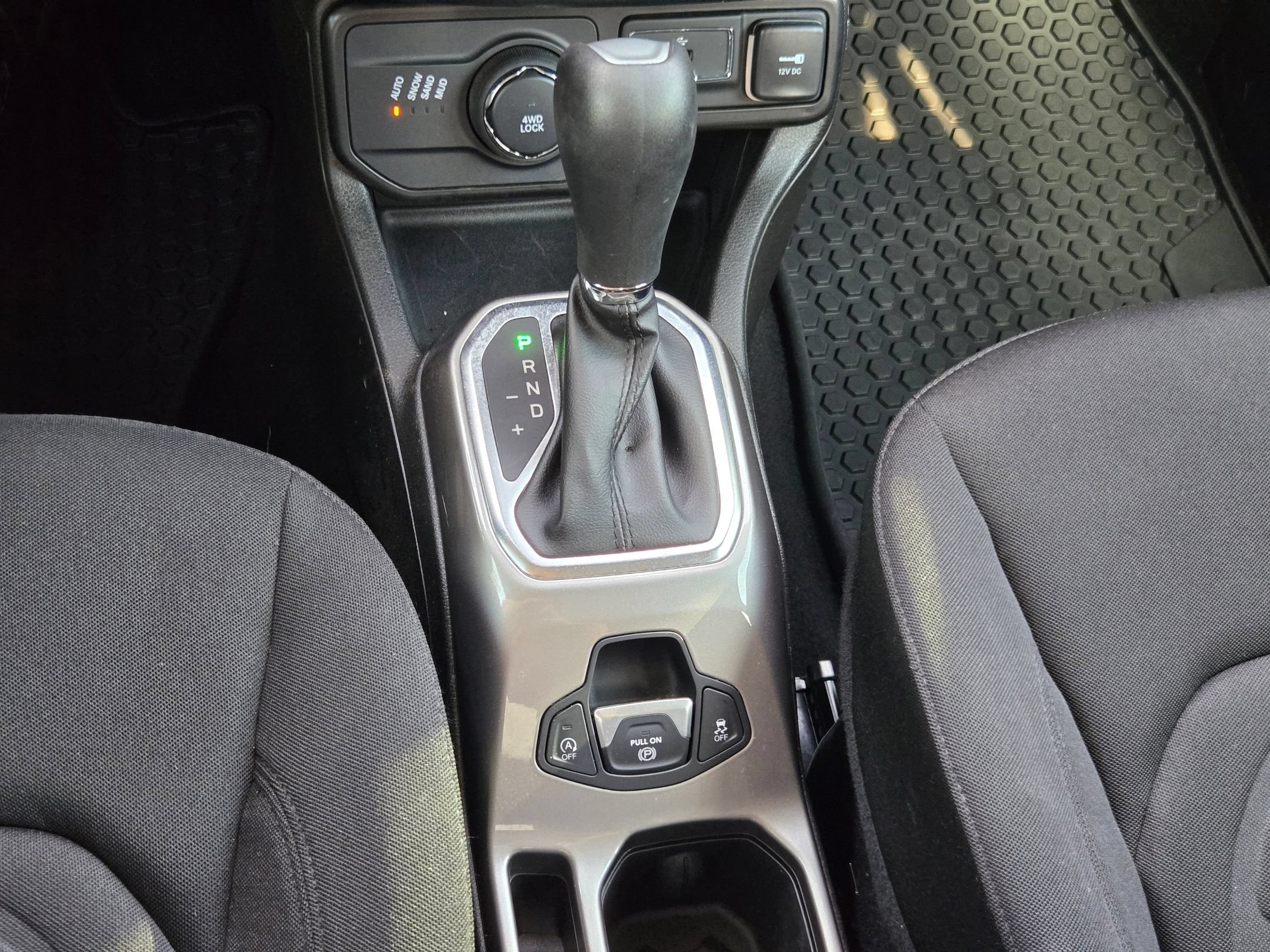 Used 2022 Jeep Renegade Latitude AWD/4WD image 32