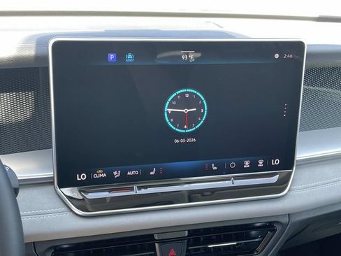 Used 2026 Volkswagen Tiguan SE w/ Panoramic Sunroof Package FWD image 10