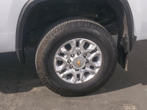 Used 2022 Chevrolet Silverado 3500 LT w/ Convenience Package AWD/4WD image 6