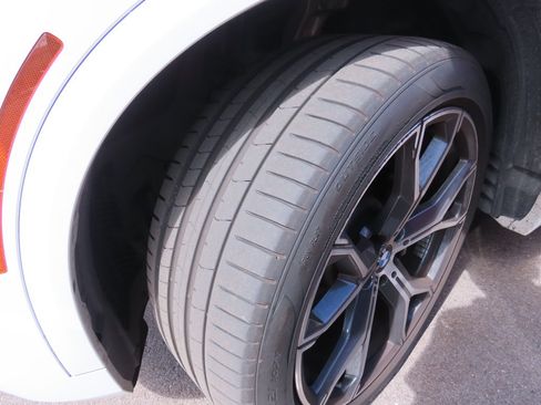 Used 2019 BMW X5 xDrive40i w/ M Sport Package AWD/4WD image 14