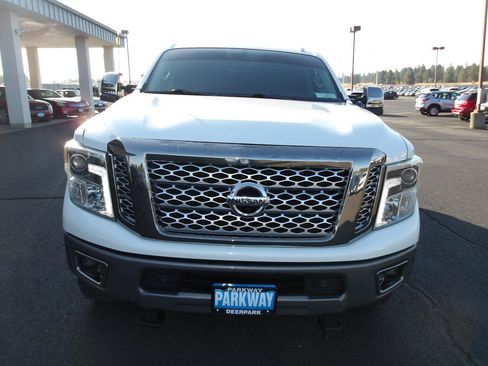 Used 2018 Nissan Titan Platinum Reserve w/ Platinum Utility Package AWD/4WD image 8