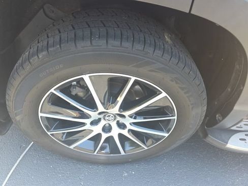 Used 2017 Toyota Highlander SE FWD image 13