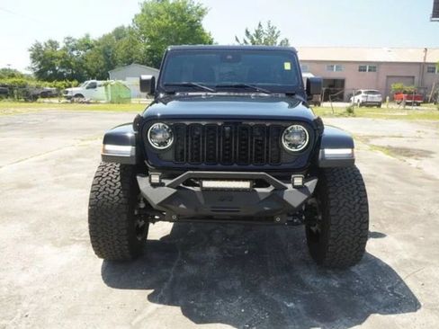 Used 2025 Jeep Wrangler Unlimited Sahara AWD/4WD image 2