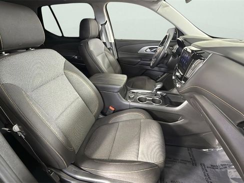 Used 2021 Chevrolet Traverse LT image 32