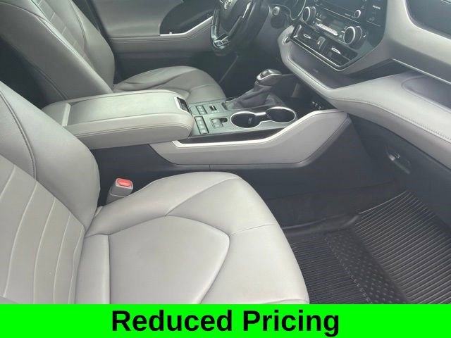 Used 2020 Toyota Highlander XLE AWD/4WD image 42