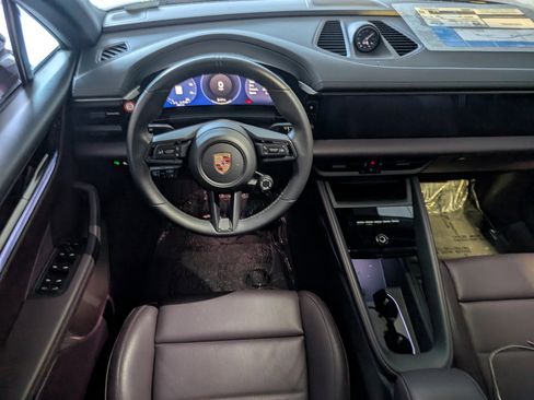 Used 2025 Porsche Macan Electric image 7