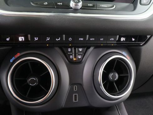 Used 2025 Chevrolet Blazer LT AWD/4WD image 9