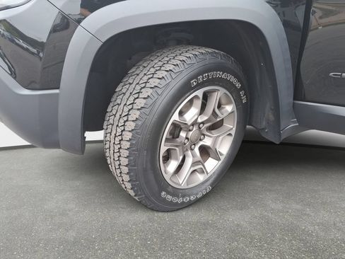Used 2020 Jeep Cherokee Trailhawk w/ Cold Weather Group AWD/4WD image 31