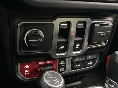 Used 2024 Jeep Wrangler Rubicon image 24