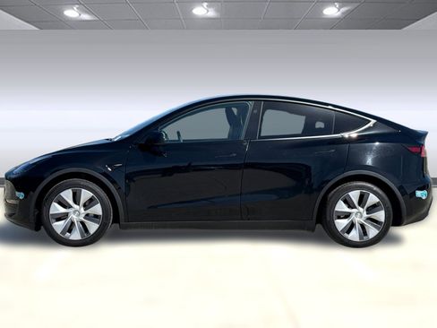 Used 2024 Tesla Model Y Long Range image 2