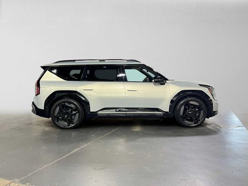 Used 2024 Kia EV9 GT-Line AWD/4WD image 2