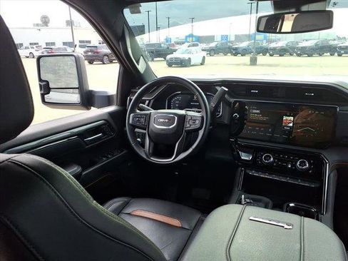 Used 2024 GMC Sierra 2500 AT4 image 10