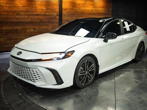 Used 2025 Toyota Camry XSE FWD image 2