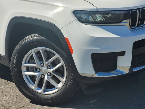 Used 2021 Jeep Grand Cherokee L Laredo w/ Luxury Tech Group I image 9