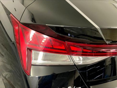 Used 2025 Hyundai Elantra Limited image 27