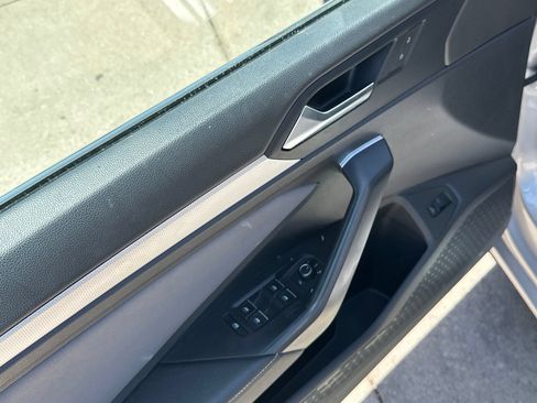 Used 2025 Volkswagen Jetta SE FWD image 22