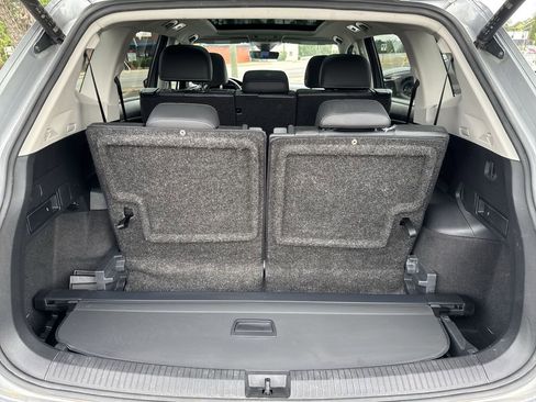 Used 2022 Volkswagen Tiguan SE w/ Panoramic Sunroof Package FWD image 23