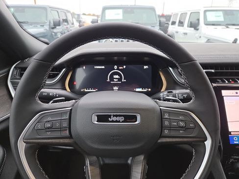 New 2025 Jeep Grand Cherokee Limited w/ Trailer Tow Package image 9