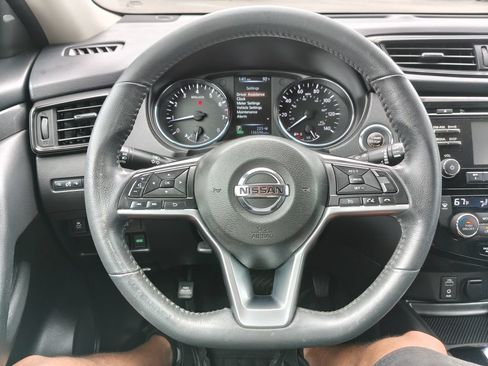 Used 2017 Nissan Rogue SV FWD image 7