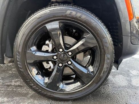 Used 2025 Jeep Grand Cherokee Altitude w/ Trailer Tow Package image 22