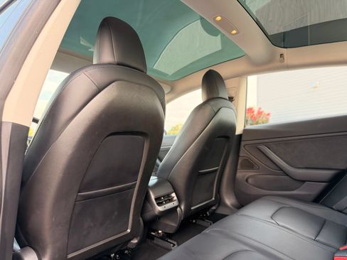 Used 2018 Tesla Model 3 Mid Range RWD image 17