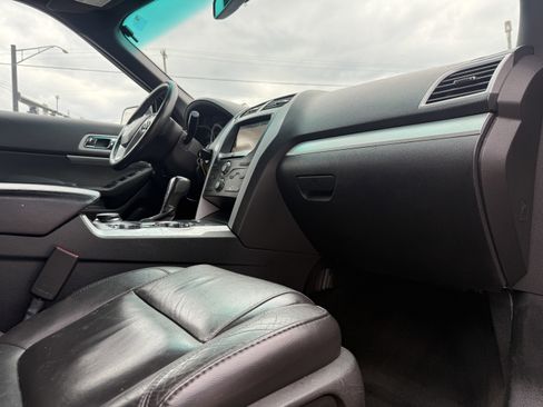 Used 2014 Ford Explorer XLT w/ Equipment Group 202A image 16