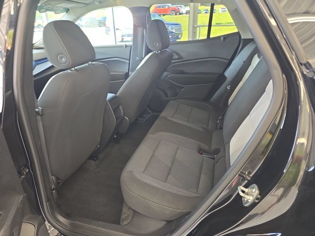 Used 2025 Chevrolet Trax LS FWD image 10