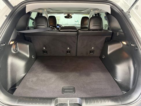 Used 2019 Jeep Cherokee Limited w/ Technology Group AWD/4WD image 14