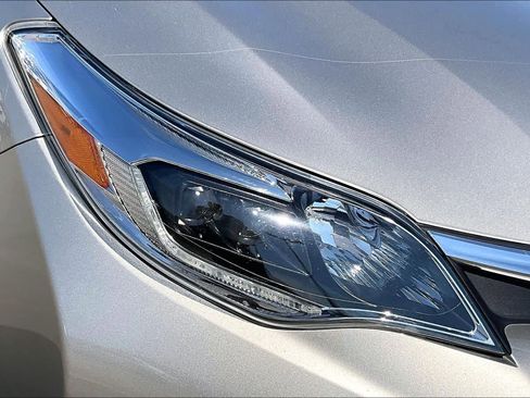 Used 2017 Toyota Avalon Limited image 26