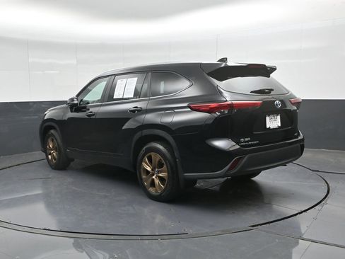Used 2023 Toyota Highlander Bronze Edition image 8