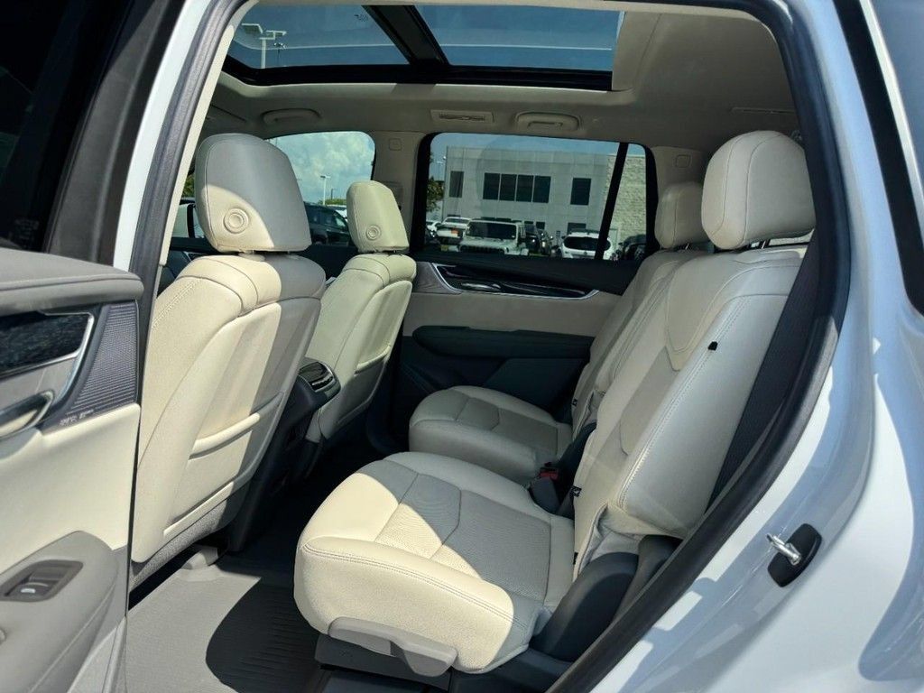 Used 2024 Cadillac XT6 Premium Luxury w/ Technology Package AWD/4WD image 10