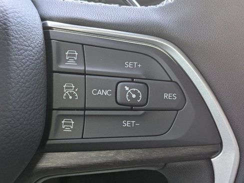 New 2025 Jeep Grand Cherokee L Limited w/ Black Appearance Package AWD/4WD image 23
