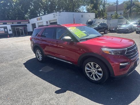 Used 2020 Ford Explorer XLT w/ Equipment Group 202A AWD/4WD image 33