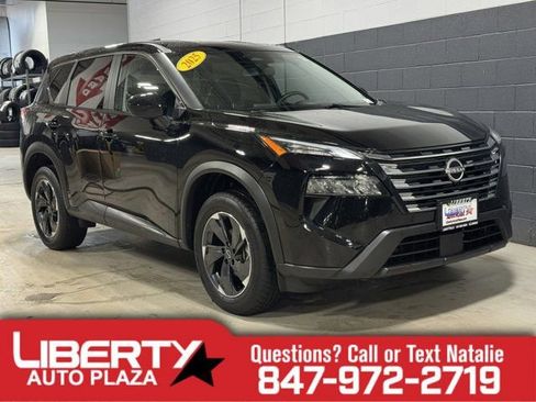 Used 2025 Nissan Rogue SV image 1