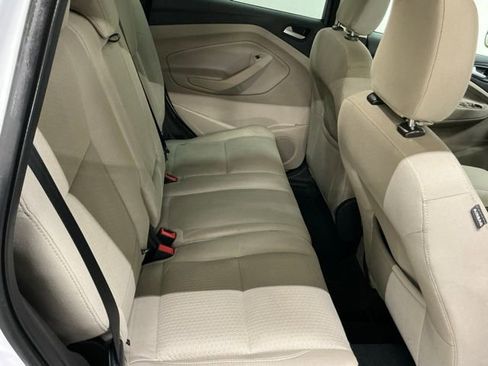 Used 2019 Ford Escape SE image 18