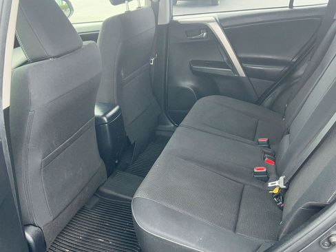 Used 2018 Toyota RAV4 XLE AWD/4WD image 25