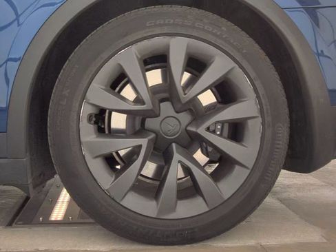 Used 2024 Tesla Model X image 13