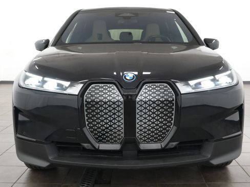 Used 2024 BMW iX xDrive50 w/ Premium Package AWD/4WD image 7