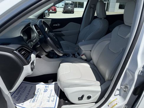 Used 2019 Jeep Cherokee Limited AWD/4WD image 10