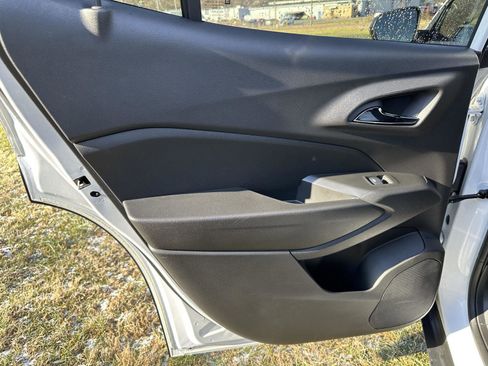 Used 2025 Chevrolet Trax RS w/ Driver Confidence Package image 20