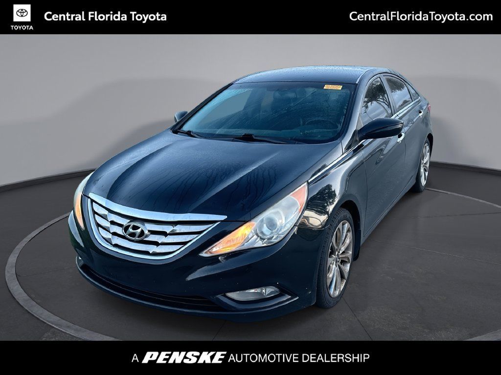 Used 2013 Hyundai Sonata SE FWD image 1