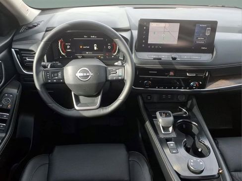 Certified 2025 Nissan Rogue Platinum AWD/4WD image 9