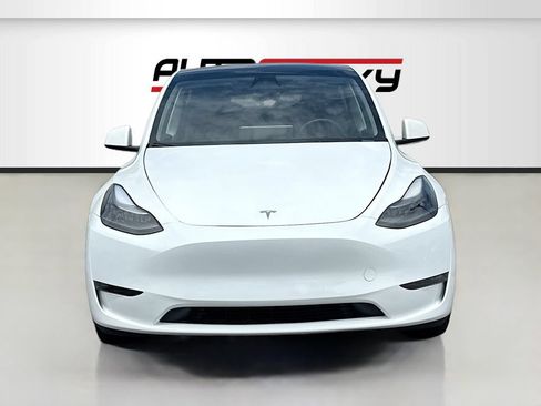 Used 2024 Tesla Model Y Long Range AWD/4WD image 2