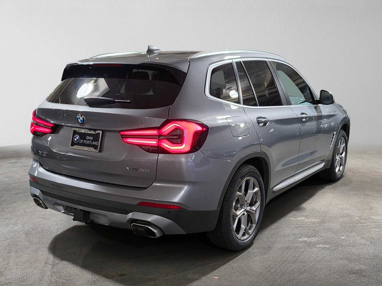 Used 2023 BMW X3 xDrive30i w/ Premium Package w/ZPA AWD/4WD image 3