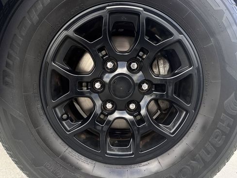 Used 2020 Toyota Tacoma SR5 image 9