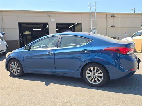 Used 2014 Hyundai Elantra SE w/ Option Group 02 FWD image 4