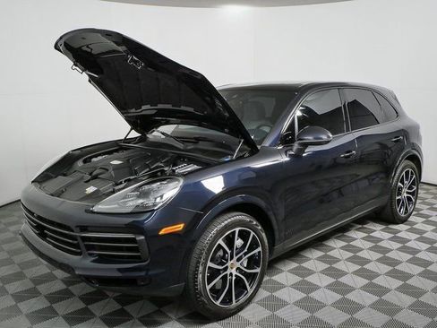 Certified 2023 Porsche Cayenne Platinum Edition image 35
